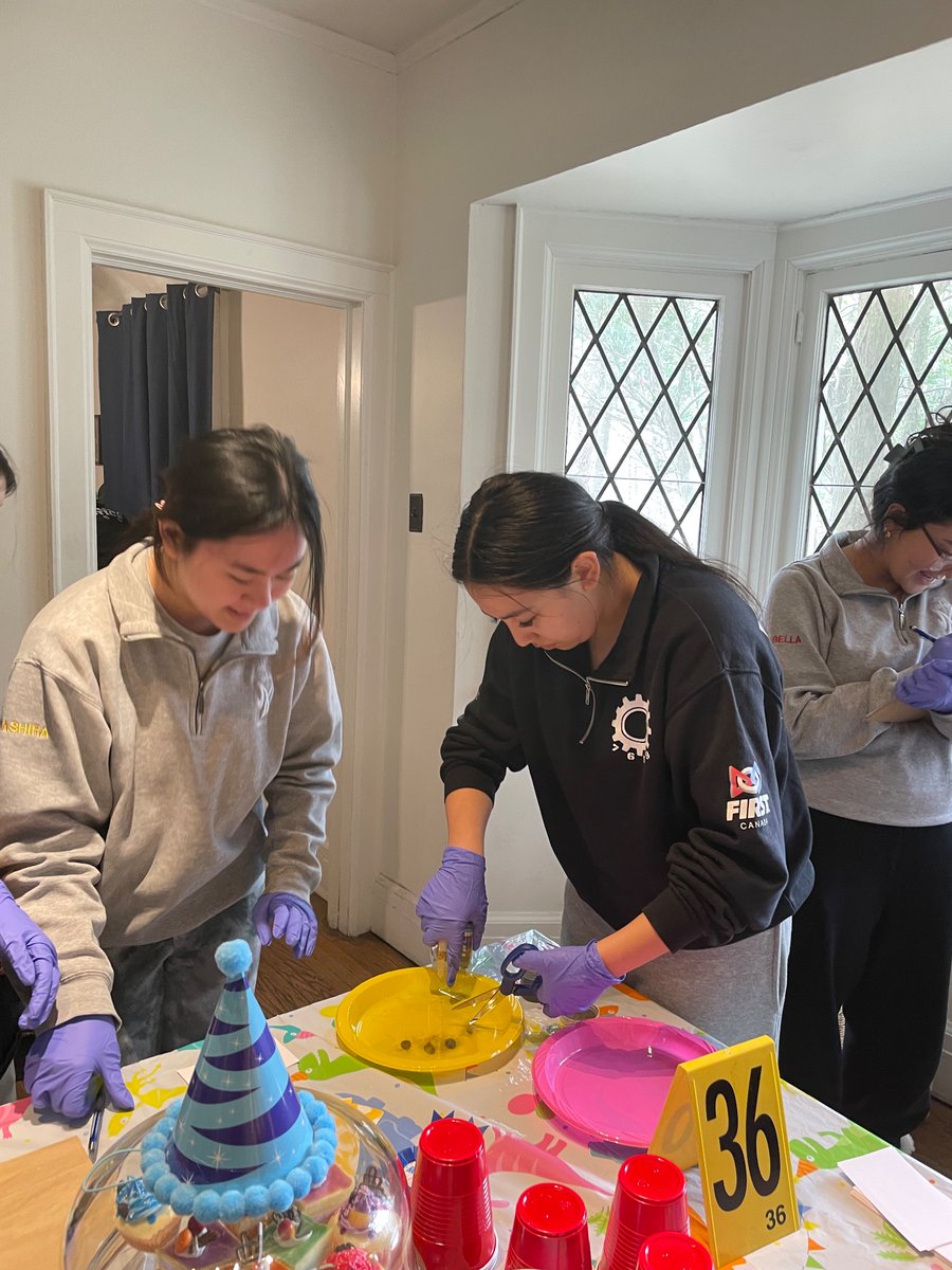 MsENicoletti's tweet photo. A great experience for Forensic Science students at UTM today!@HNMCS @msenic https://t.co/h4EifgOOLm