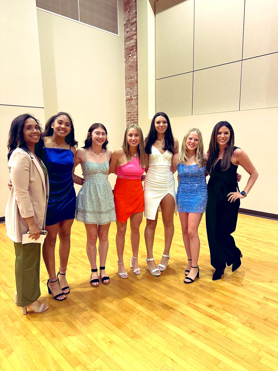 Don’t be fooled by those pretty smiles and dresses! These girls are killers on the court ☠️ 📈

Took their squad to state for the first time in almost a decade. When you collab with HS coaches &amp; develop players in the summer, amazing things can happen! 

#WorkWorks