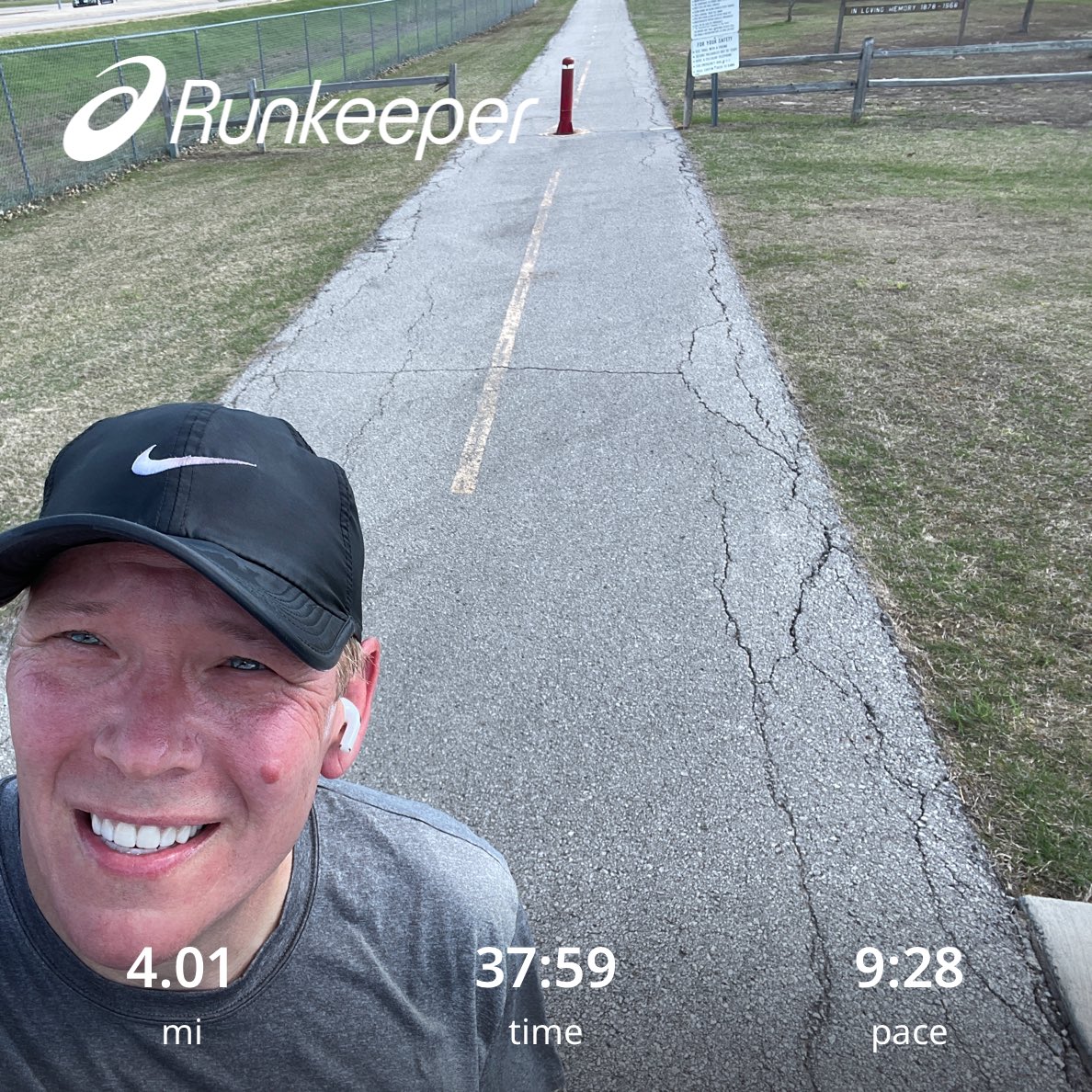 Vern_Charette's tweet photo. Putting in a little roadwork today! #FatboyRunningCo #Apple #Hoka #P90X #Run4Him #LSDRunning #FallsCreek5KShirt #Nike #Podcasting https://t.co/XDItmvBMuJ