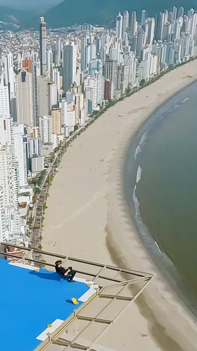 danielcajal's tweet photo. Lugares exóticos que já voei com drone FPV
✅ - Braço do Cristo Redentor
✅ - Montanha na neve 
✅ - Heliponto de um predio de 82 andares

Logo mais atualizo a lista… https://t.co/UrXswmWkR0