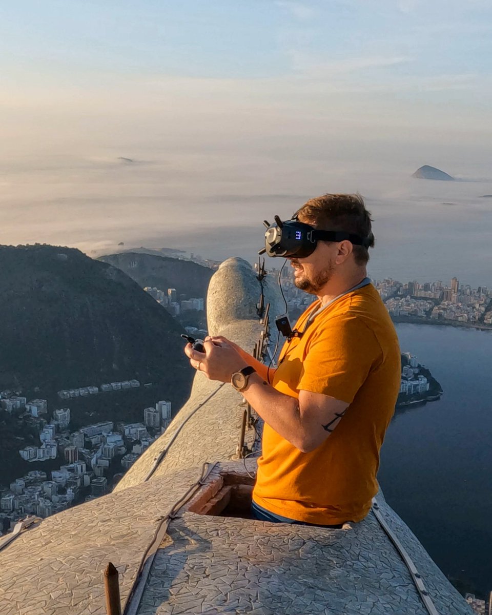 danielcajal's tweet photo. Lugares exóticos que já voei com drone FPV
✅ - Braço do Cristo Redentor
✅ - Montanha na neve 
✅ - Heliponto de um predio de 82 andares

Logo mais atualizo a lista… https://t.co/UrXswmWkR0