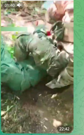 nexta_tv's tweet photo. The occupiers are circulating a video in which Russian soldiers allegedly cut off the head of a captive AFU soldier. Judging by the comments, this is not the first such case.

In the video it can be heard that one of the executioners saying before the brutal murder: "Put it (the head) in a bag and send it to the commander".

For ethical reasons, we do not publish this video.
