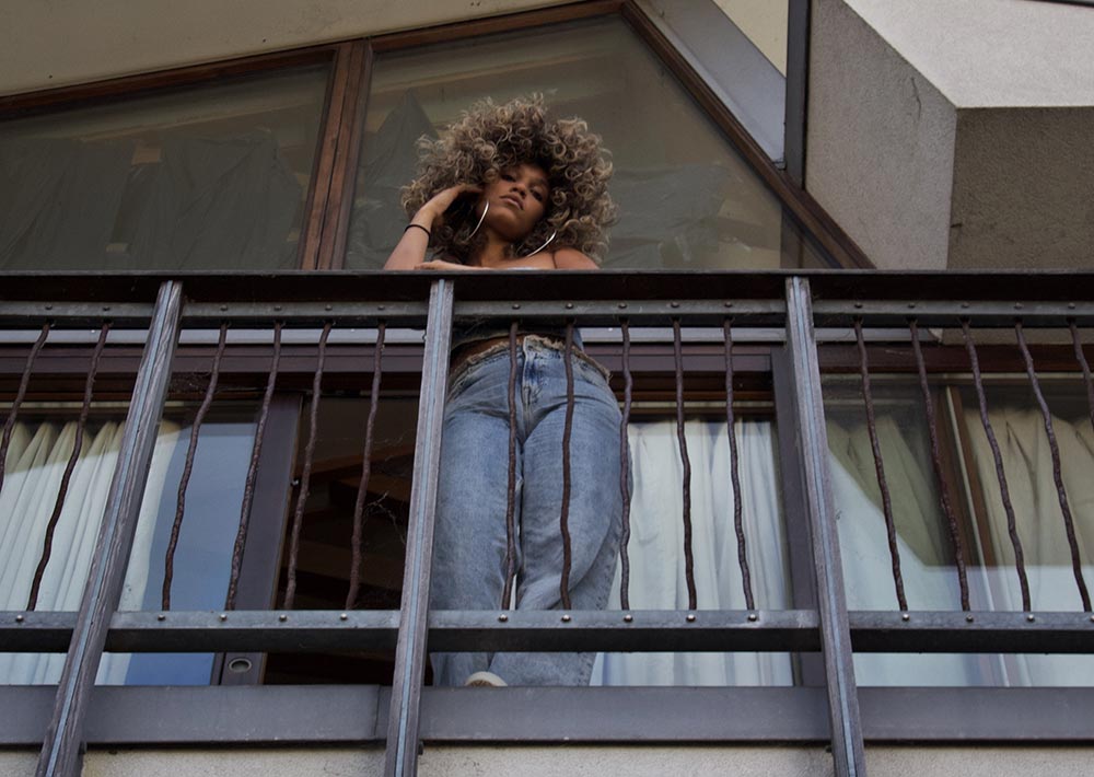 “My best songs have been written without thinking too much and letting the mind run free” — @izzybizu 

We had the chance to tap into the English-Ethiopian singer-songwriter's process and find out a little more…  
songwritingmagazine.co.uk/interviews/izz…

#izzybizu #songwriting #songwriter