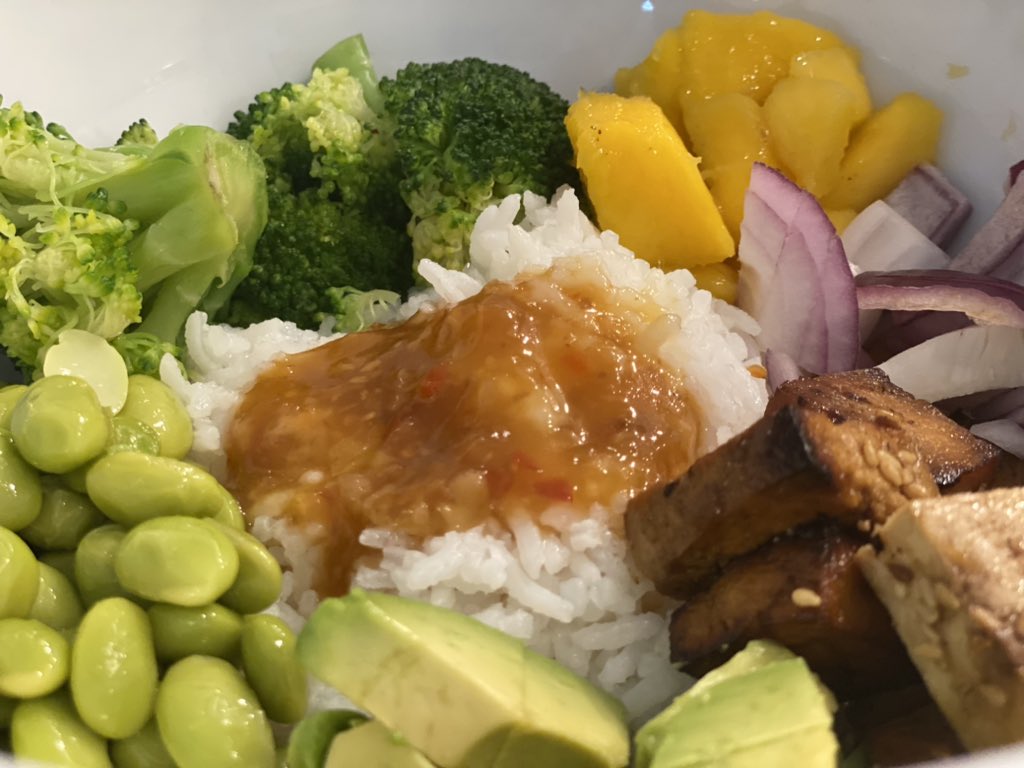 drmaggarwal's tweet photo. Sometimes a quick meal at home for us is the #poke bowl. I used a sweet ginger chili sauce. Air fried tofu with a soy-teriyaki sauce. Blanched broccoli (3 minutes). So yummy. I prefer with brown rice. Kids rebel and always make white rice. 😂 #plants #docmom https://t.co/bqWnh99ZiB