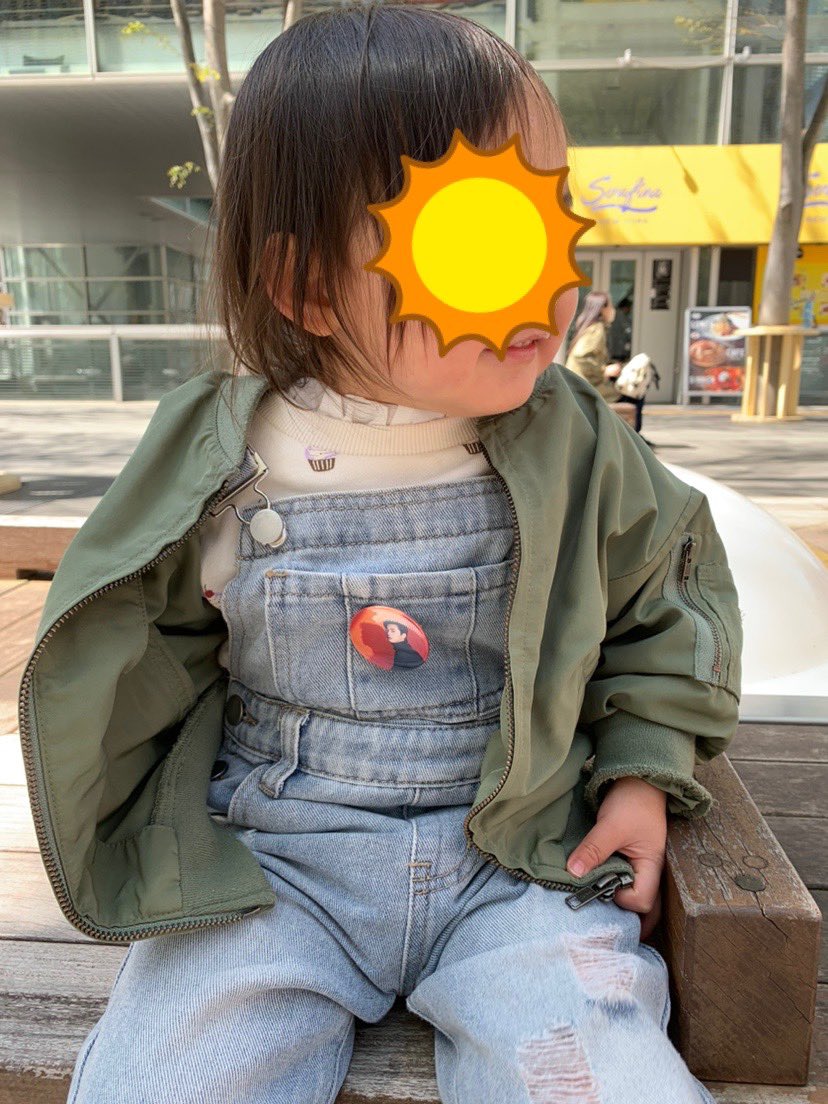 maronkn36's tweet photo. 日曜日のお散歩☀️
ガチャガチャでユノが出て付けたがる娘🥹にこにこで可愛かった〜 https://t.co/ITK5etEqcu