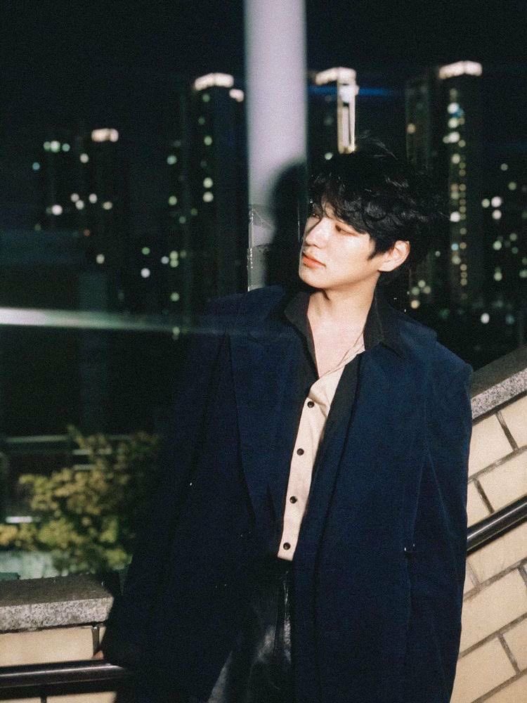 AlwaysNeedChan's tweet photo. 좋은 아침 v_@🖤

#허찬 #heochan #HEOCHAN https://t.co/JQ6w3ngZHr