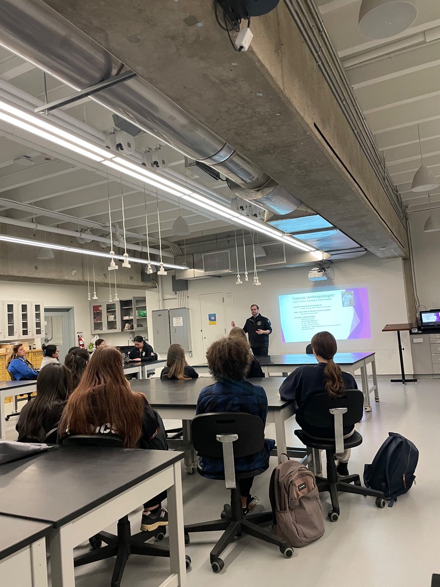 MsENicoletti's tweet photo. A great experience for Forensic Science students at UTM today!@HNMCS @MsENicoletti https://t.co/BNOHkeuzcK