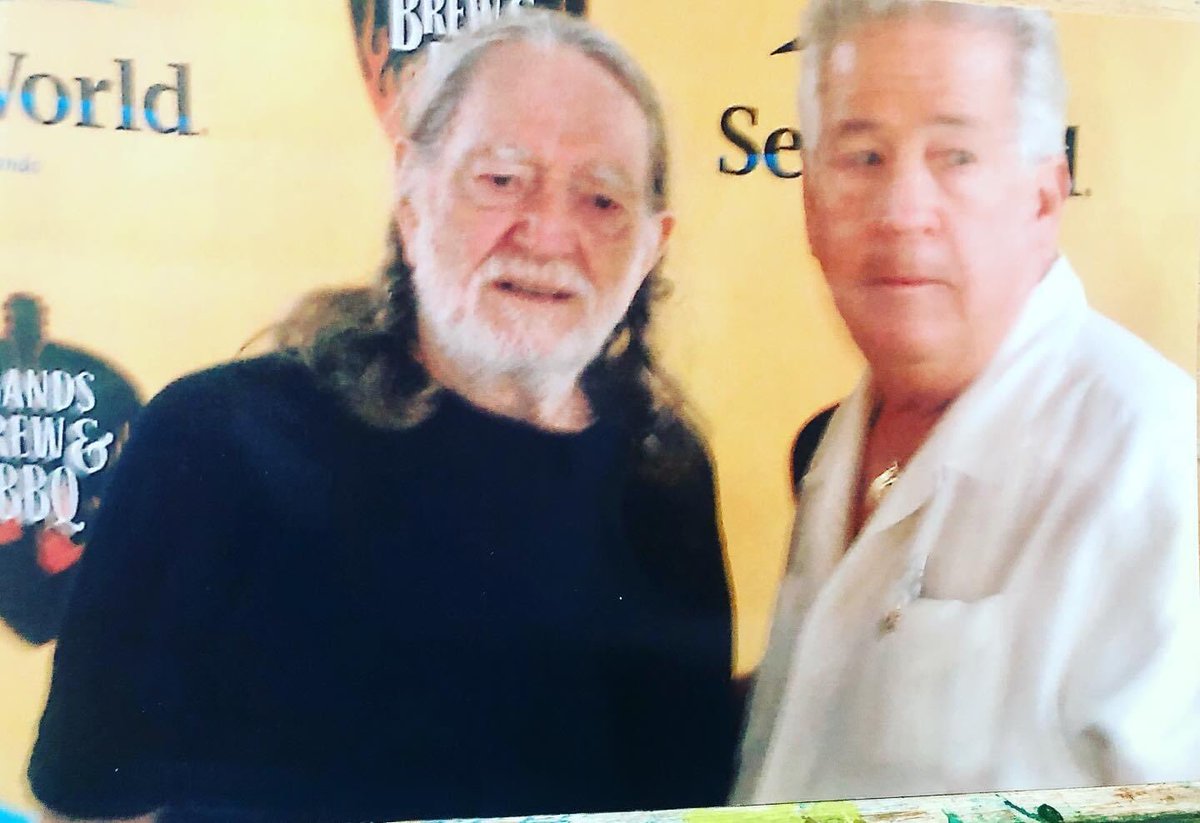 Takes one to know one. Our own legend #BobbyTuna with @WillieNelson. #CatchALegend #BlackTuna #Bluefin #TheSilverTour
