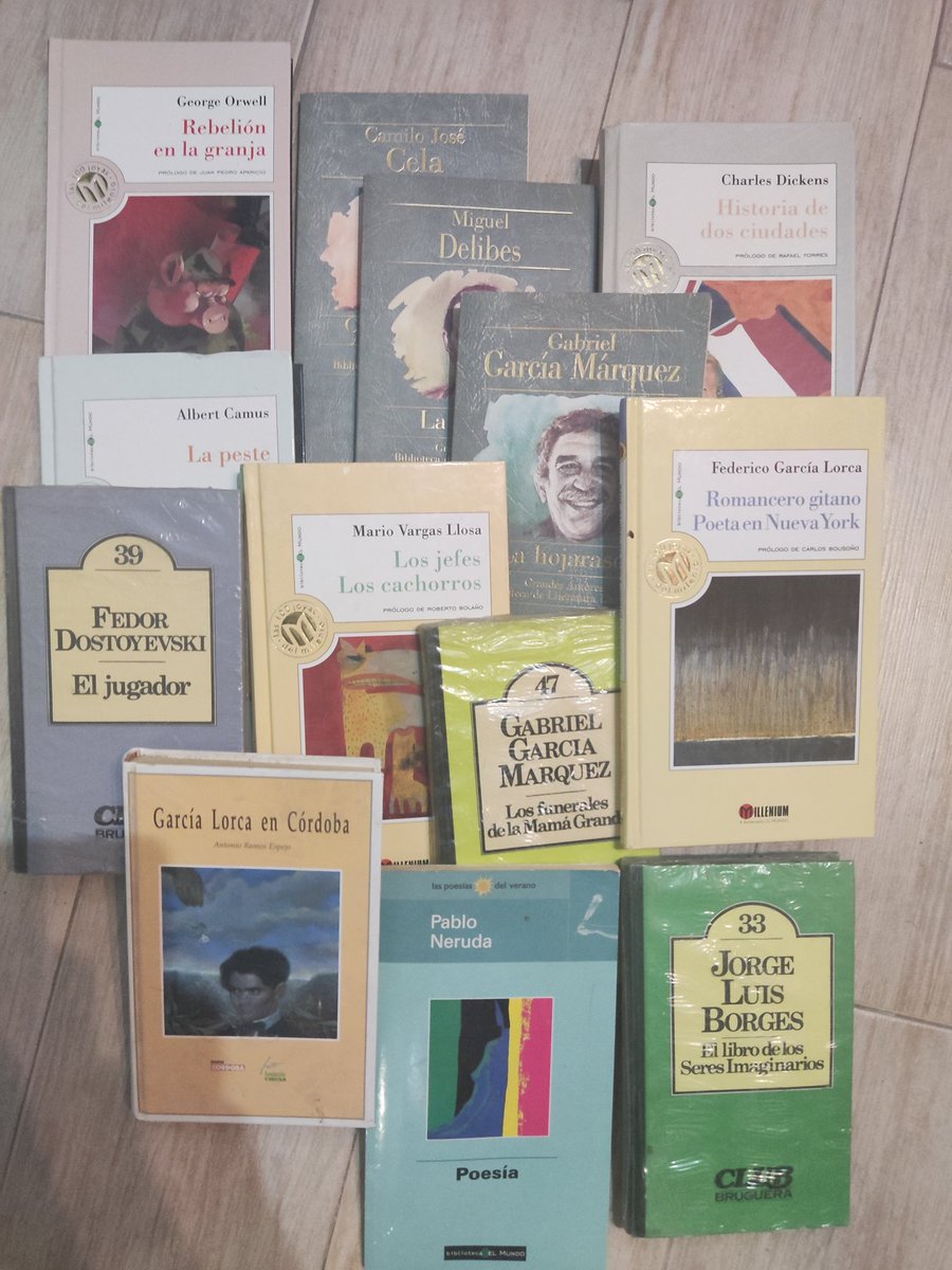 Más de 200 libros tirados en el contenedor junto al #instituto de #Baena. Me entristece mucho pensar que un colegio público haya tirado semejantes obras de la literatura. Nos hemos llevado casi todos, quién quiera alguno que pregunte. Estos son algunos que me he quedado.