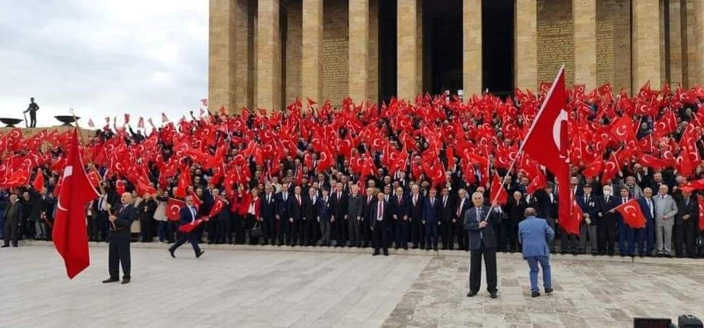 Mhmtsemercioglu's tweet photo. #StatümüzOnurumuzdur

926 Sayılı Kanun gereği; Subay, Astsubay,... Statüsü var ise📚
Buna uygun Maaş, Tazminat, Saygı, Yetki'de olmalıdır.⚠️

@tcbestepe @kilicdarogluk @meral_aksener
@Ahmet_Davutoglu @alibabacan 
@tcsavunma
@HMBakanligi https://t.co/LueQSDfP82