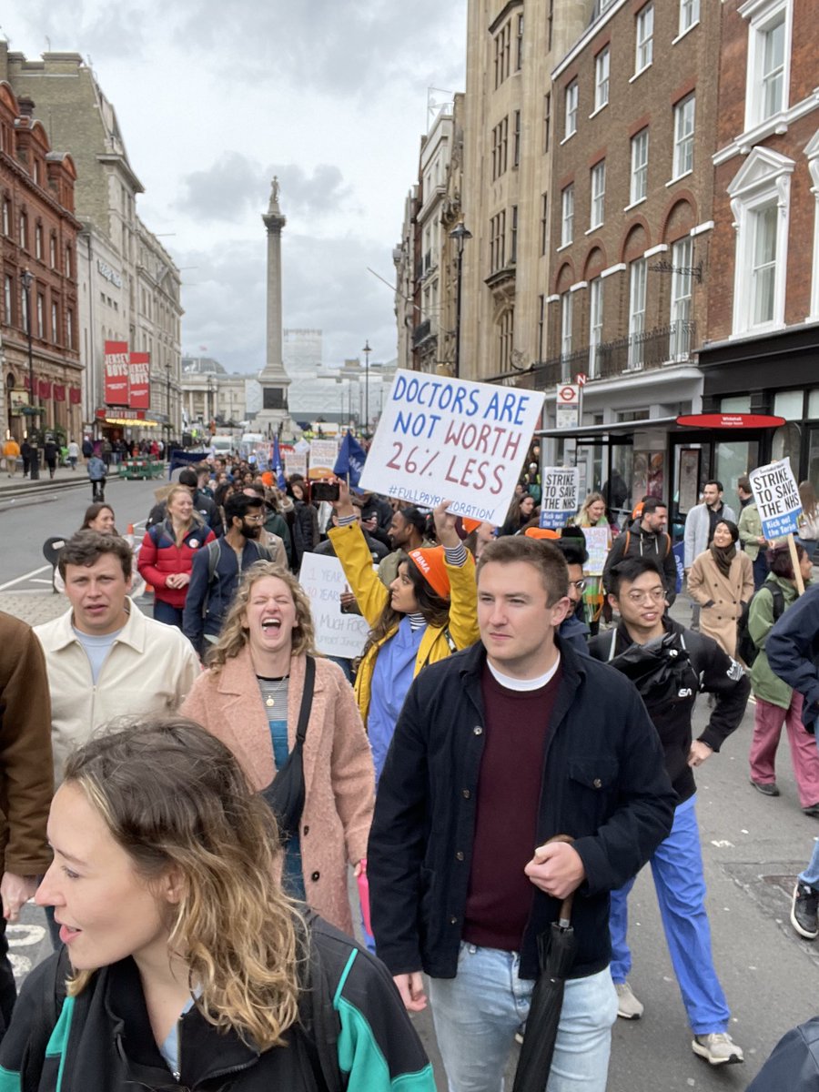 potatocanbecool's tweet photo. #JuniorDoctorsStrike #JuniorDoctorsStrikes #bma #DoctorsStrike #nhs #FullPayRestoration #PayRestorationNow #TrafalgarSquare #PayRestoration https://t.co/delwGqbacz