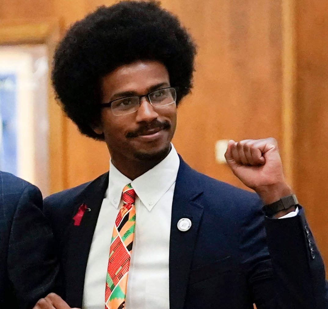 krassenstein's tweet photo. BREAKING:  Tennessee Democrats are going to try and bring back the other expelled black House member, Representative Justin Pearson, after successfully bringing back Rep. Justin Jones to the furor of Republicans.

Talk about an ignorant move backfiring in extraordinary fashion!  These two men will usher in a wave of young voters, who are in tune with social issues.  

The can of worms has exploded in the GOP's faces.

I'm on team Pearson and Jones! Are you?