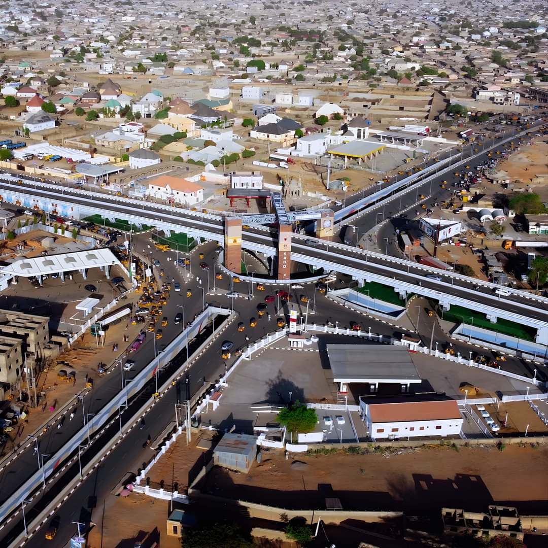 Idris59214913's tweet photo. The good and patriotic people of Kano state will never forget the signature projects you leaving behind.
.
We will never forget your good service for the state.
Thank you Governor Dr. Abdullahi Umar Ganduje🙏 https://t.co/yUeFPIcuEn