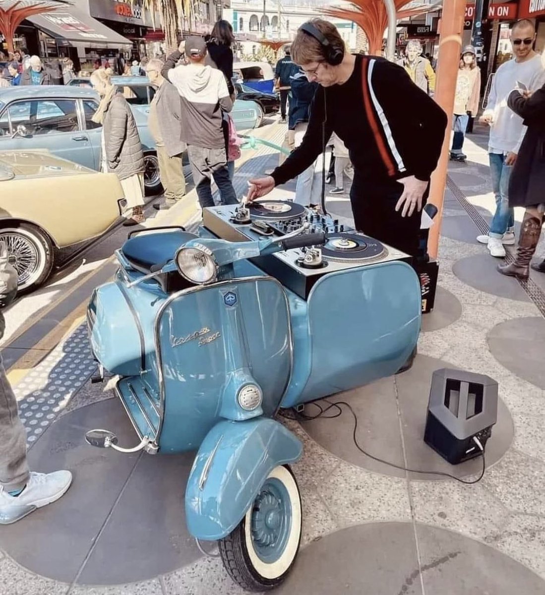 Heads up, I’m back again this week playing the LATE LATE show at <a href="/officialronnies/">Ronnie Scott's Jazz Club</a> this Thursday night 🔊🕺🏽
#soho #jazz #funk #soul #vespa