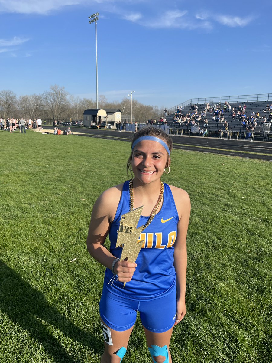 MrMose_PHS's tweet image. Congrats to Sara (13.8) and Angie (13.5) on their PRs in the 100m Dash. Way to earn the #phsdubchain this evening. #FLSD