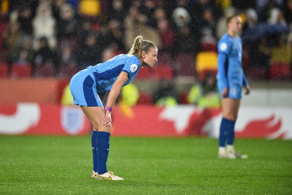 LIONESSES MASTERCLASS 🦁🆘

→ Mary ups did it again!👩‍🦽👏
→ Williamson 2g/a en propia puerta ✅ best cb itw 🫡
→ Alessia me rehusso a hacer un gol on fire today 🔥🔥 
→ Frías como su nueva camiseta 🥶🧊 

It’s coming home ??? 🤣🤔