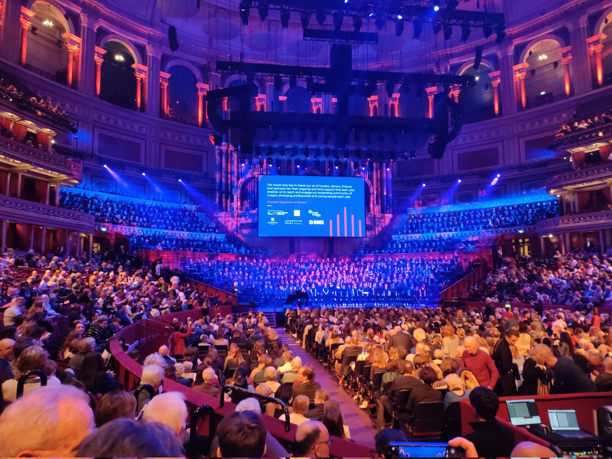 Huge congrats to all involved in the hugely inspiring @natyouthchoir 40th anniversary concert at the @RoyalAlbertHall - many thanks to @LucyJoyMorris for inviting me to contribute to it!