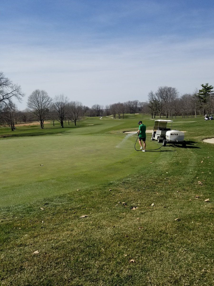 SuperTimG132's tweet photo. Always nice for a vendor to put things into perspective...."I've seen ur greens more stressed out then this for tournaments" I guess it's just different when u have the ability to water! Found a way to get some water on all greens today! #giterdone #crispy #booweather #nopumps https://t.co/l1Wu2yoO4b