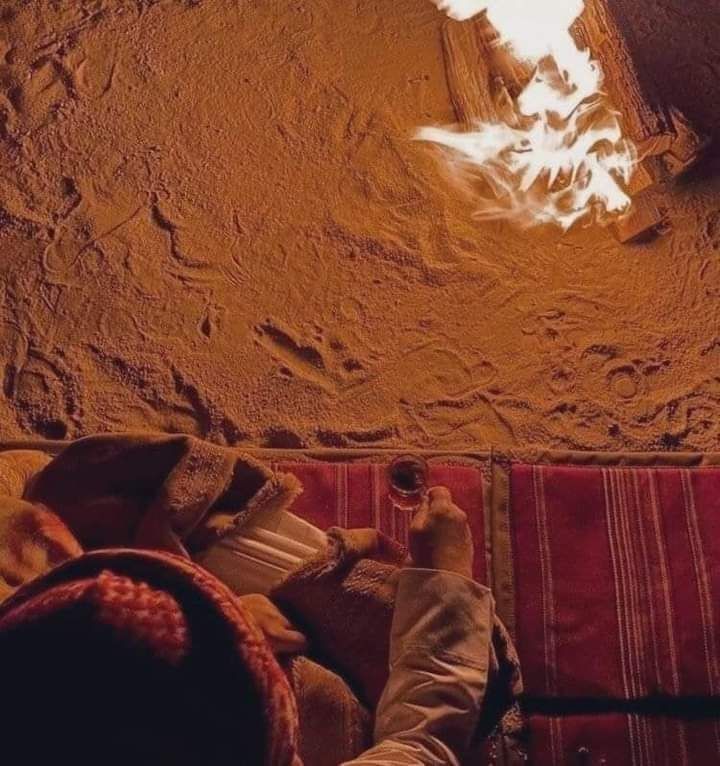 sharid000's tweet image. &quot;والهجرُ يفعلُ بالقلوبِ وأهلِها
فعلَ الحريقِ بيابسِ الأغصانِ&quot;.