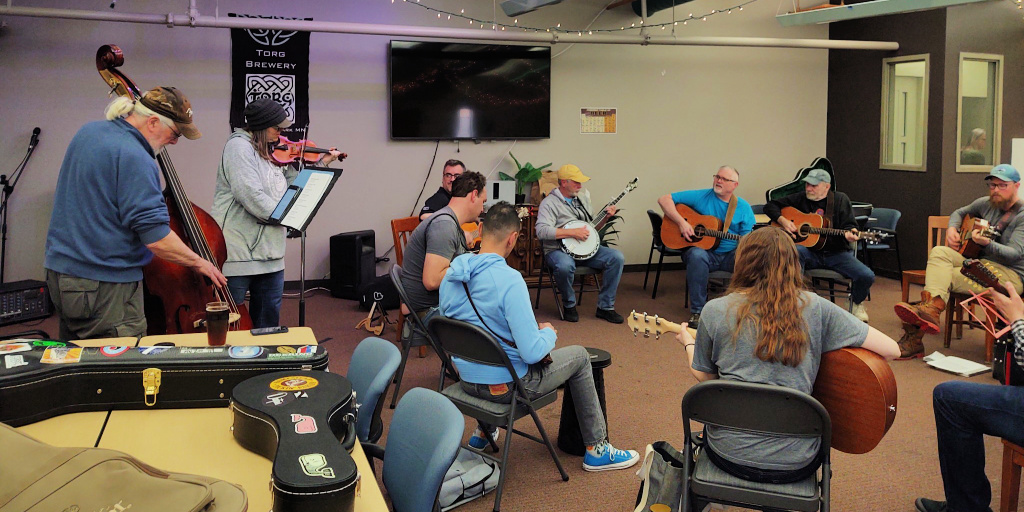 TorgBrewery's tweet image. Thanks  to @LastPickd and everyone who came out last night for our first Bluegrass Open Jam! Looking forward to seeing you all back out on the 24th. Cheers!
ow.ly/6JP550NGoPN
#bluegrassmusic #bluegrassjam #openmusicjam #taproommusic #mntaproom #springlakeparkmn