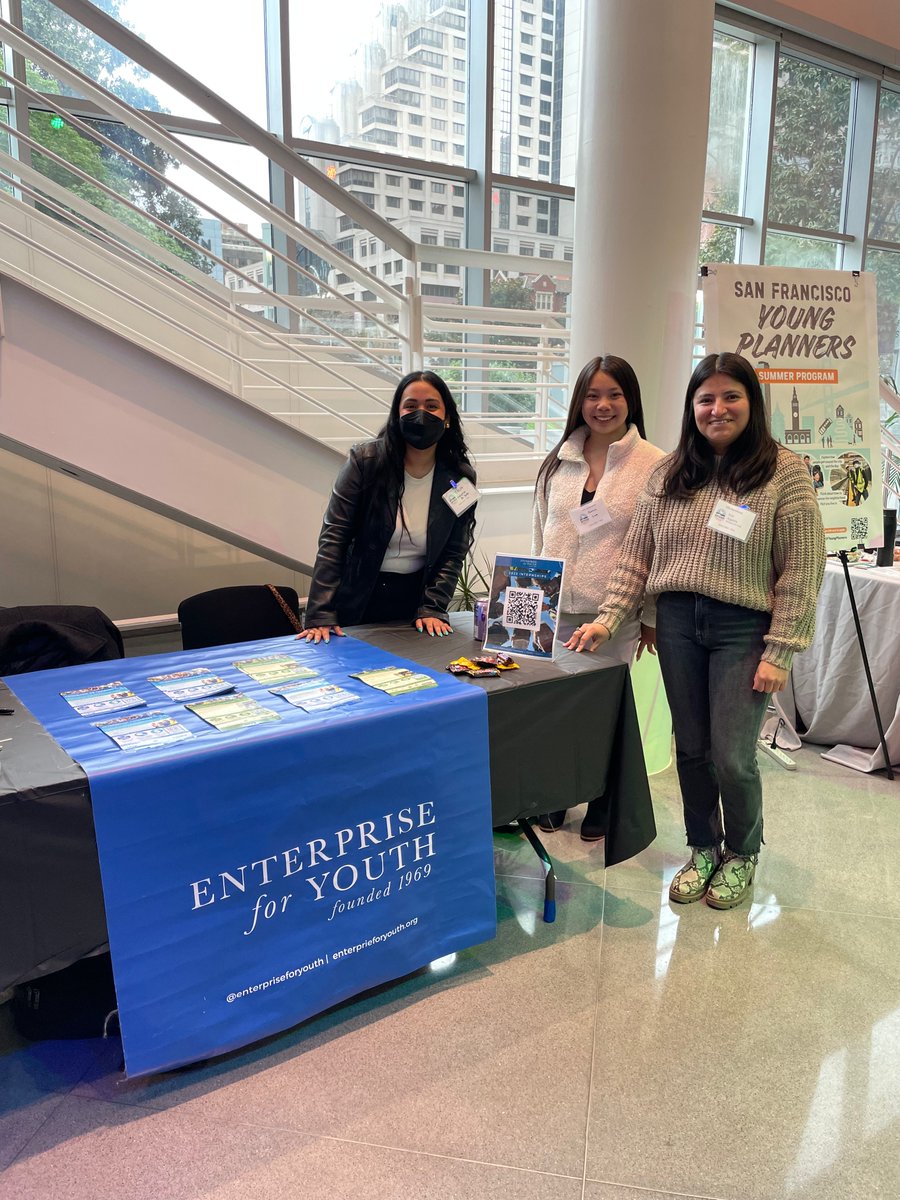 sfmade's tweet image. Last week we had the opportunity to table with our community youth partners @JVSBayArea and @EFY_SF at the San Francisco Unified School District's CTE Showcase. 

Students can earn money and get career exposure/work experience by interning at SFMade companies this summer!