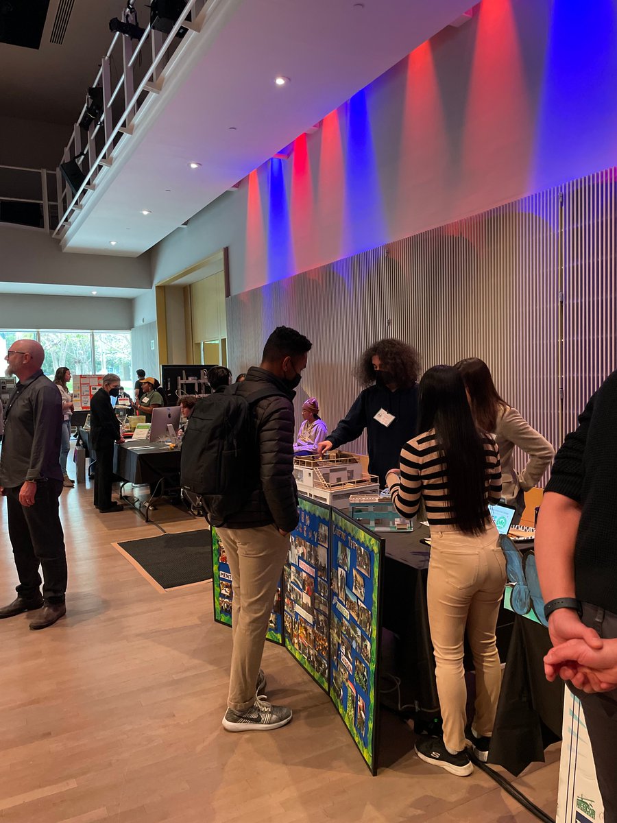 sfmade's tweet image. Last week we had the opportunity to table with our community youth partners @JVSBayArea and @EFY_SF at the San Francisco Unified School District's CTE Showcase. 

Students can earn money and get career exposure/work experience by interning at SFMade companies this summer!
