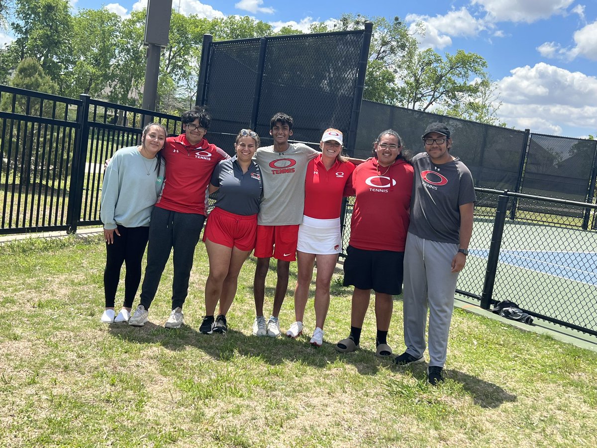 Nithin had a great run in the 1-6A Regional tournament! He fell to the 2 seed in the quarterfinals. Great way to close season!🎾🔥🐴 #FIREITUP #LETSGORED @BigRedBronchos @ECISDAthletics @OA_Sports @BronchoNews