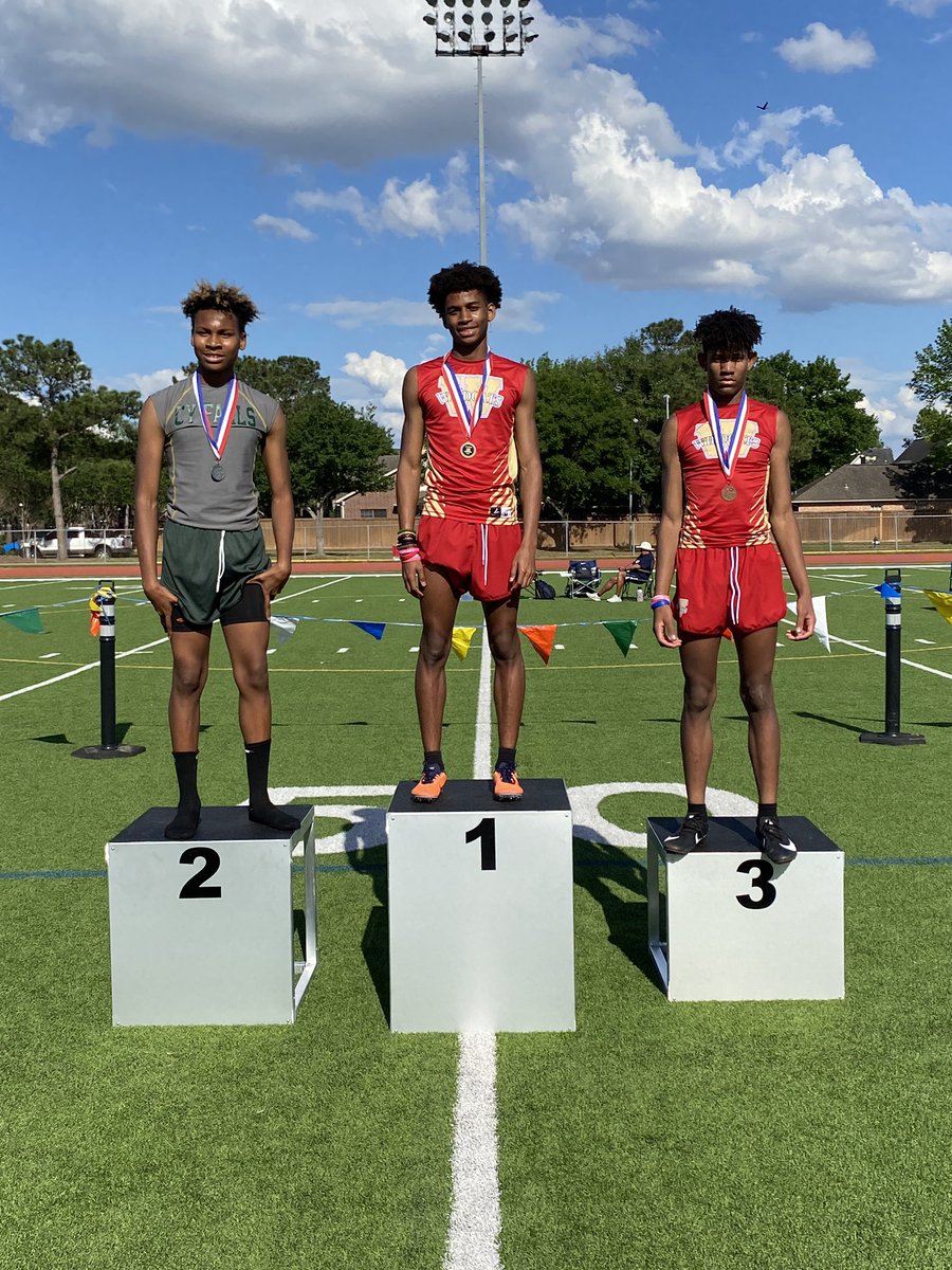 Freshmen boys District Champion Trevion Pettis 🥇and 3rd place 🥉 finish Jordan McDaniel! @CW_Athletics @CyWood_Boosters