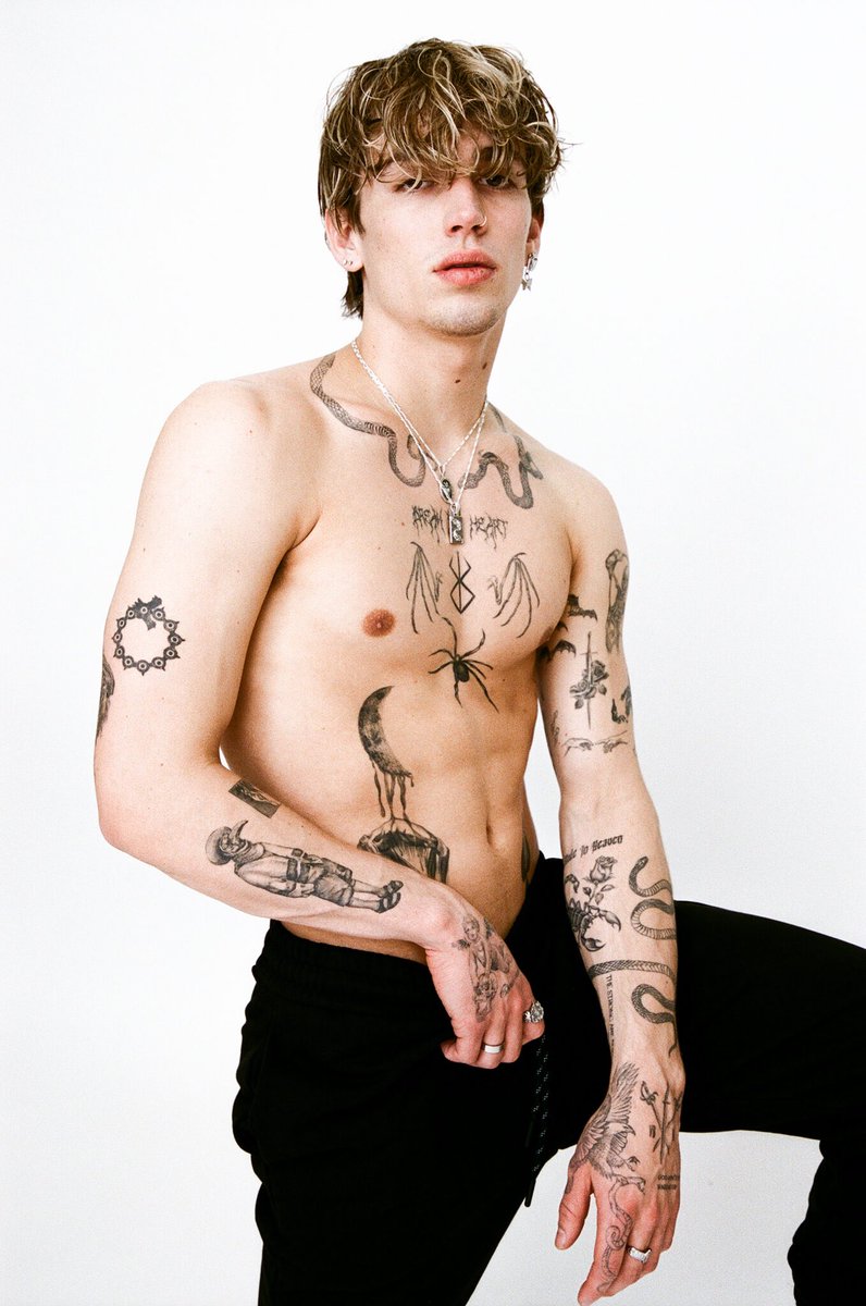 Celeb_Sexual's tweet image. #VinnieHacker