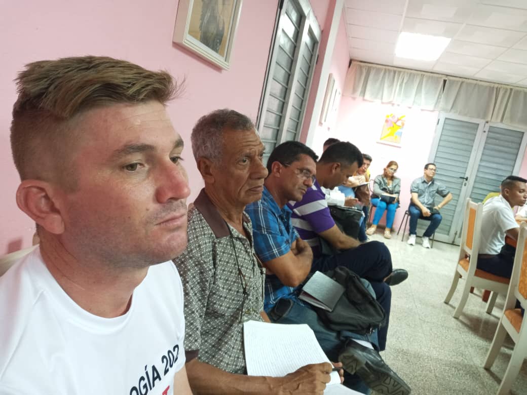 Acompañamos a Ernesto Santiesteban Velázquez Miembro del Comité Central del Partido y Primer Secretario en la Provincia de #Holguín, durante el intercambio con dirigentes estudiantiles y los organismos responsables de atender los acuerdos emanados del Congreso de la FEEM.#Cuba.