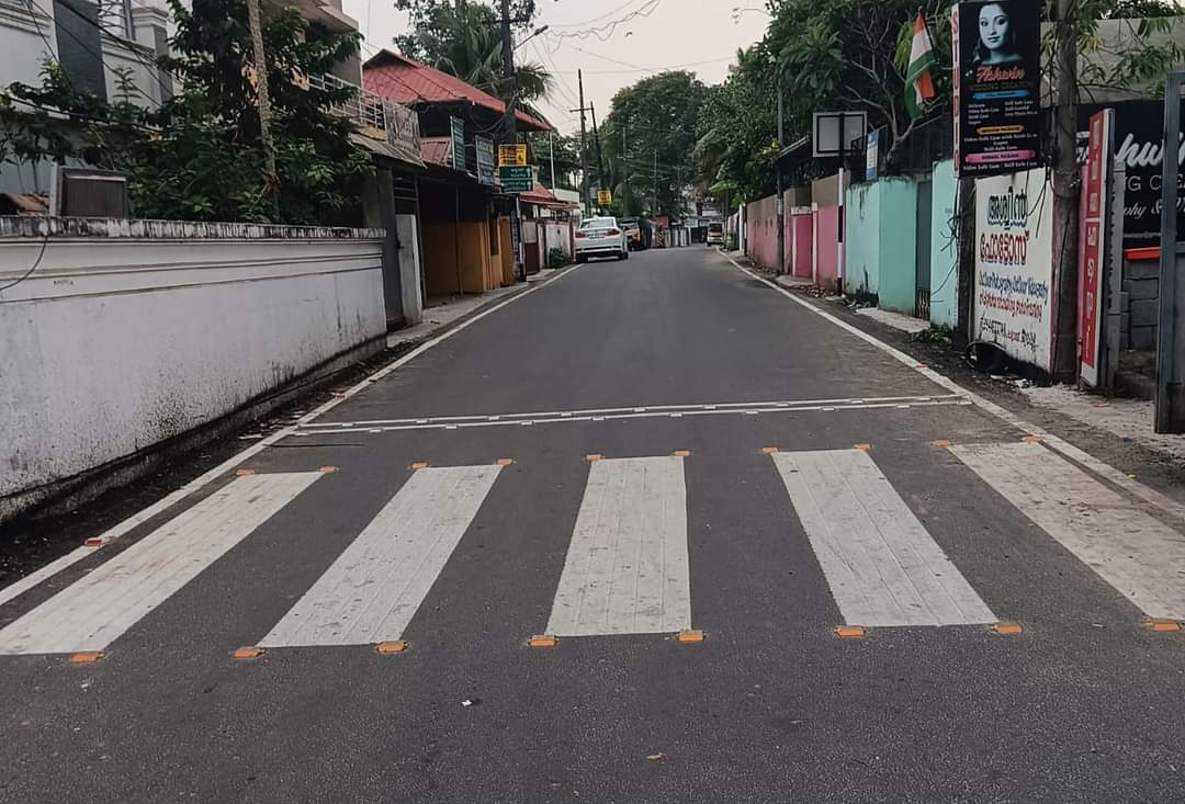 SajiCherian11's tweet photo. Building roads to progress!🛣️
Hon'ble CM Shri @pinarayivijayan, inaugurated 8 renovated city roads in #Alappuzha yesterday. Costing Rs. 10 crore, these roads were upgraded using modern techniques like BM & BC, rope paving, and waterlogged area tiling.
#keralaleads #PWDRoads https://t.co/JspO8CJYRK