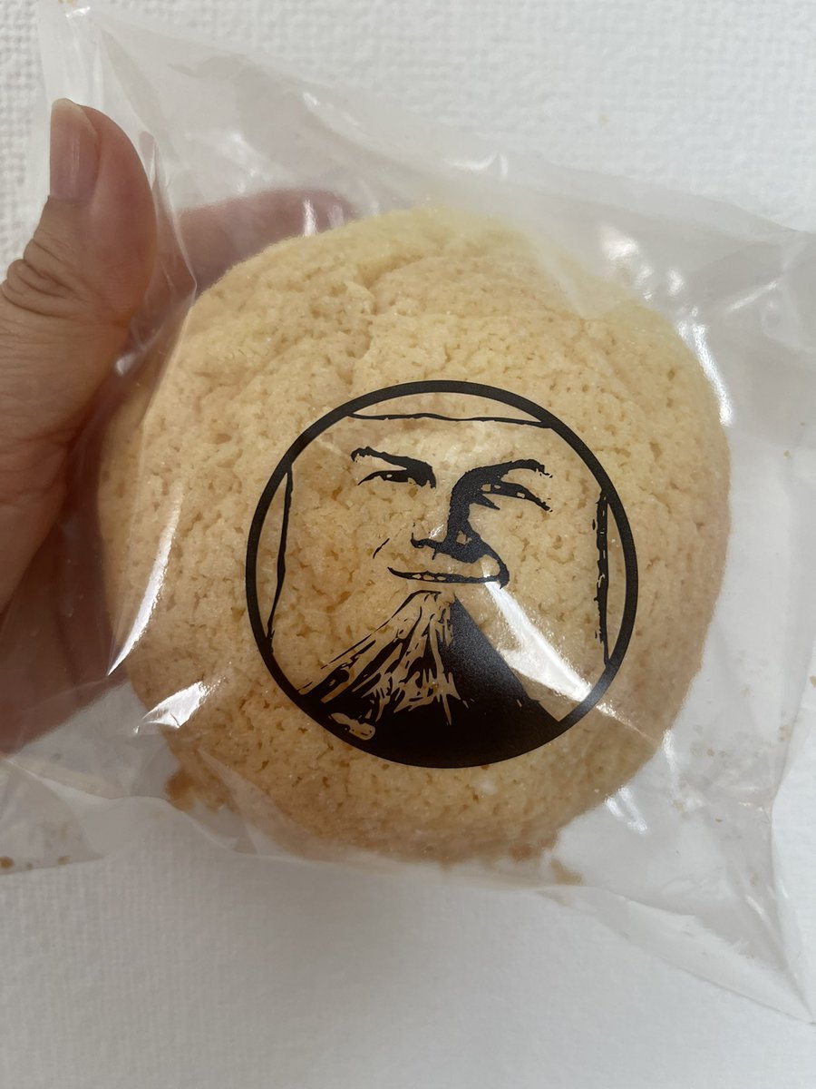 三島駅で
こんなイケパンに出会った
即買い笑