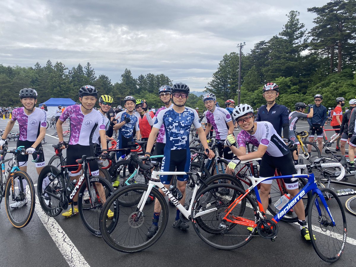 ndmc_cycle's tweet photo. こんにちは！防衛医大自転車部です！

今日から仮入部が始まりますが、初日から自転車日和な快晴で喜んでいます！ぜひロードバイクに乗りに来てください🚴🚴‍♀️🚴‍♂️

時間:1630〜1730(前段)
1600過ぎくらいからロビーや中庭にいる部員が案内します！

↓こんなジャージが目印です！ https://t.co/Yn22Qu3tkn