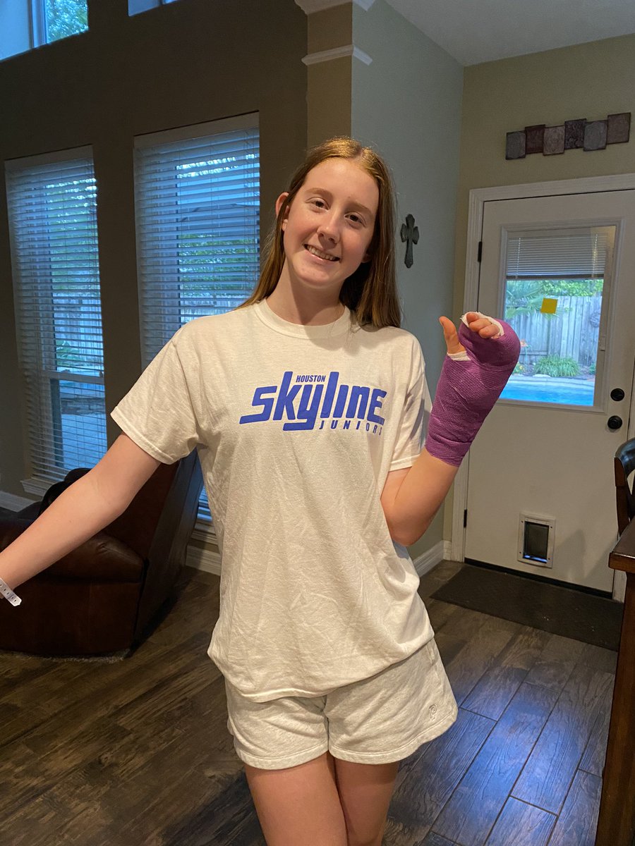 KassieRO6's tweet photo. What a crazy past 36 hours!!! little did I know the injured finger I played with in chicago turned out to be broken… I had surgery today and had 3 screws put in my finger!! A minor bump in the road but i’ll be ready to go for nationals!!:)) https://t.co/pNY7WhBqZ2