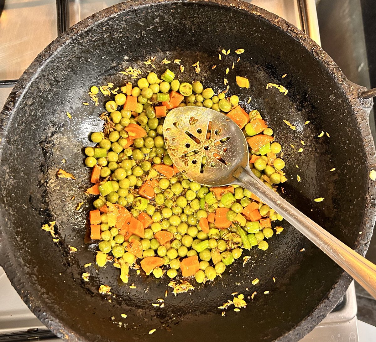 NTanjore's tweet photo. #breadupma #upma dedicated to all upma lovers and inviting all the upma haters to taste the bliss n attain state of nirvana without paying through the nose ZARA! https://t.co/TyFfJq2IMX