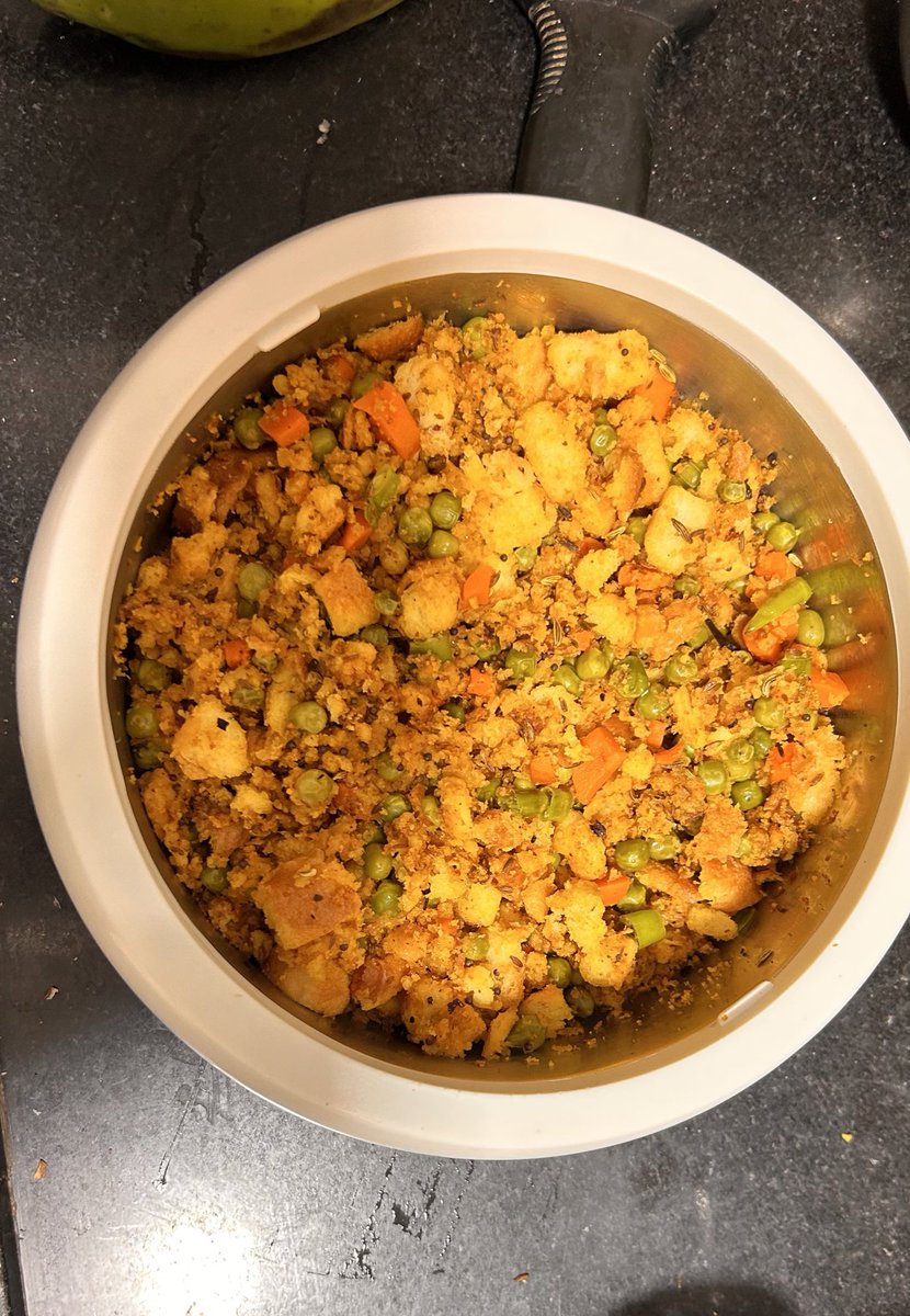 NTanjore's tweet photo. #breadupma #upma dedicated to all upma lovers and inviting all the upma haters to taste the bliss n attain state of nirvana without paying through the nose ZARA! https://t.co/TyFfJq2IMX
