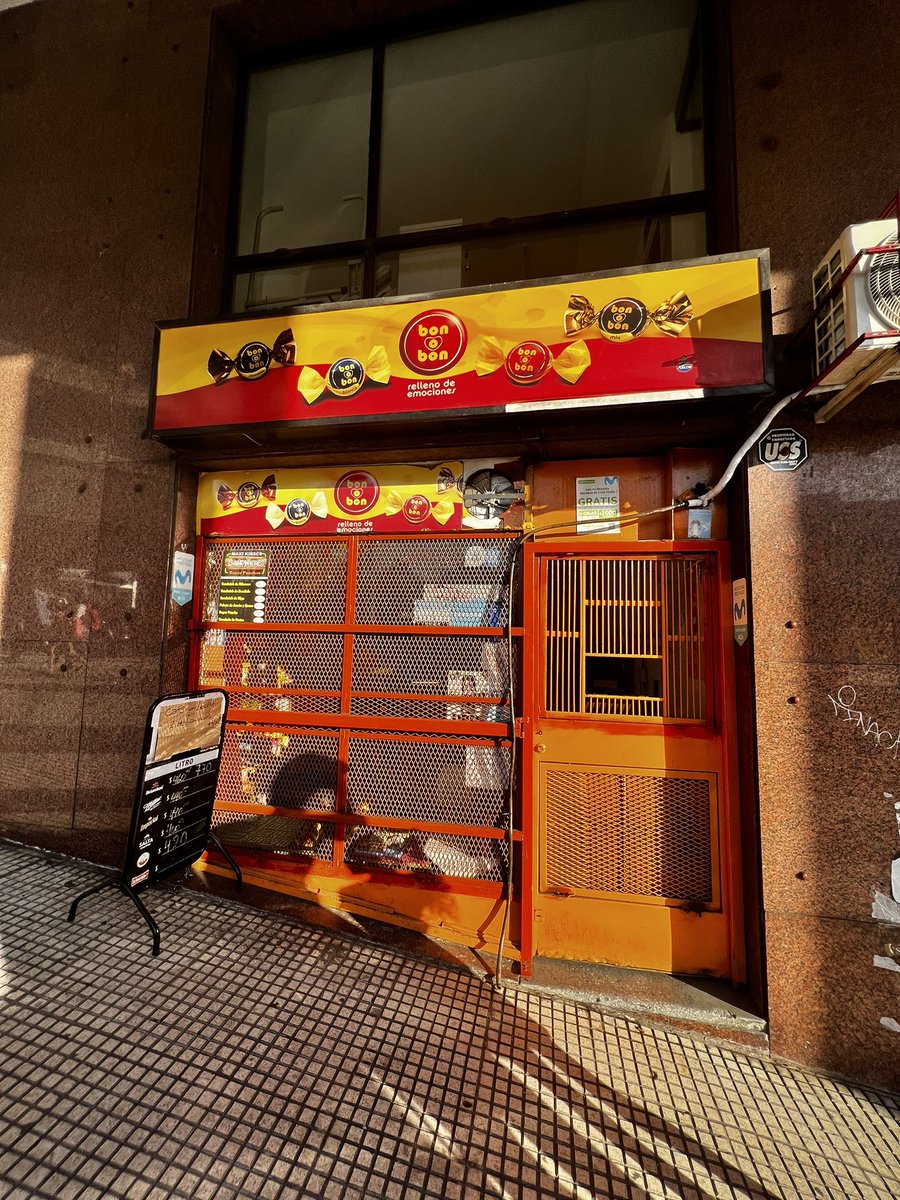 soydecancer__'s tweet photo. Este kiosko de retiro tiene las
mejores medialunas (al lado de la pizzería LA TORRE https://t.co/E7KN8m33JB