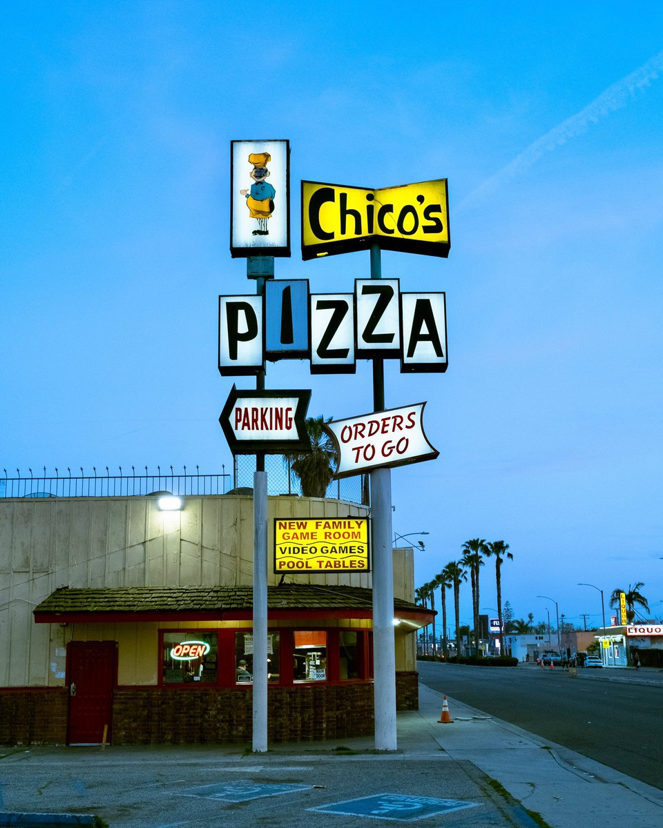 rodrioscr's tweet photo. Chico’s Pizza, Lynwood https://t.co/k6mEhOp6et