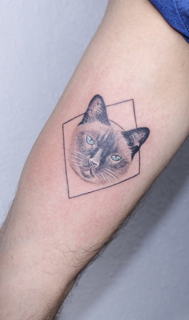 Rodrigo_Tejera's tweet photo. El tatuaje / / La referencia https://t.co/7DsIS0eP1J