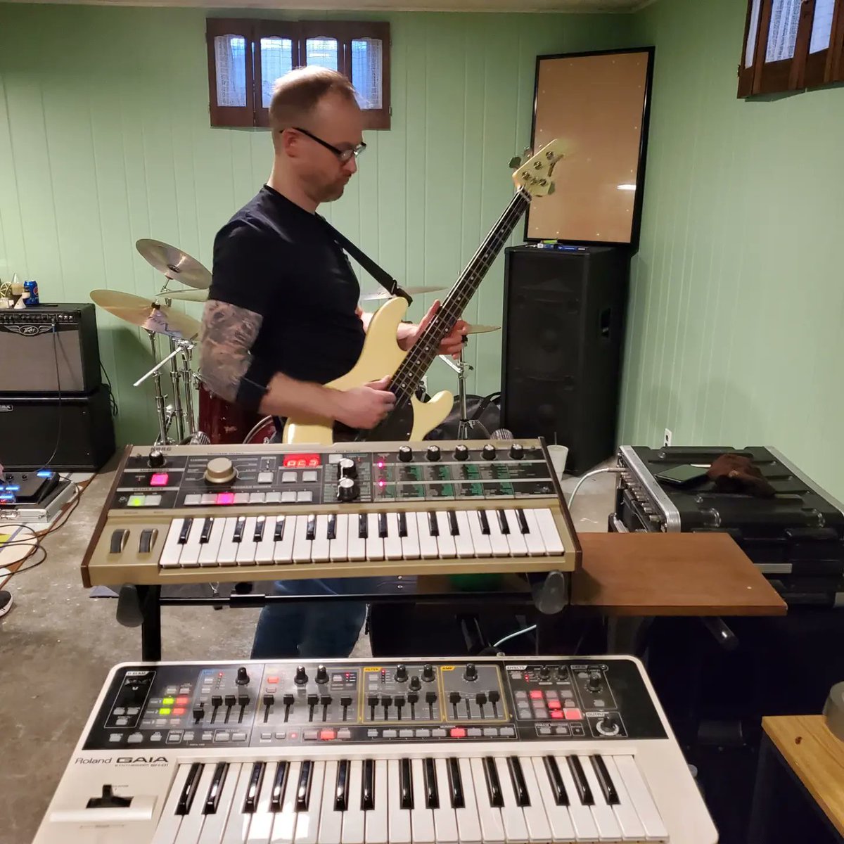 These guys are ready to put it to the stage this Thursday Apr 13th at Dream on the Green in #Omaha. Let's get #weird friends, details at facebook.com/events/s/solar…