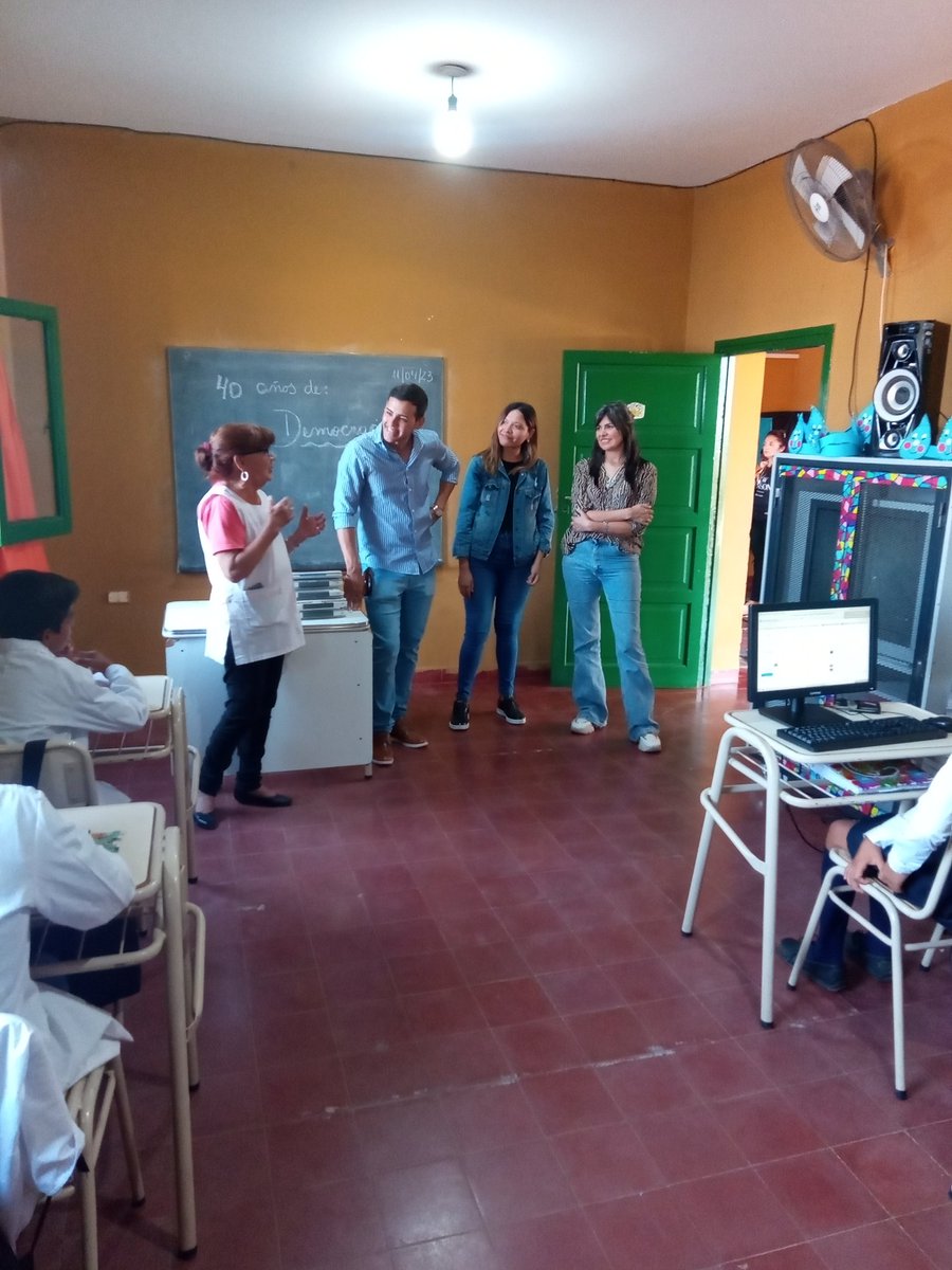 MiSolDiaz's tweet photo. Fuimos parte de la felicidad de niños, maestros y más de 45 familias de parajes de Ruta 5, en las que desde hoy podrán estar conectados al mundo con puntos de accesos libres y domiciliarias

La emoción de cada peque la atesoramos en el corazón
#ConectividadRural
RQ + AM 
#Motepo https://t.co/7194fiqukm