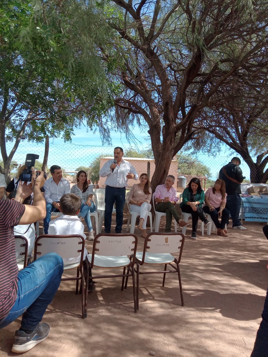 MiSolDiaz's tweet photo. Fuimos parte de la felicidad de niños, maestros y más de 45 familias de parajes de Ruta 5, en las que desde hoy podrán estar conectados al mundo con puntos de accesos libres y domiciliarias

La emoción de cada peque la atesoramos en el corazón
#ConectividadRural
RQ + AM 
#Motepo https://t.co/7194fiqukm