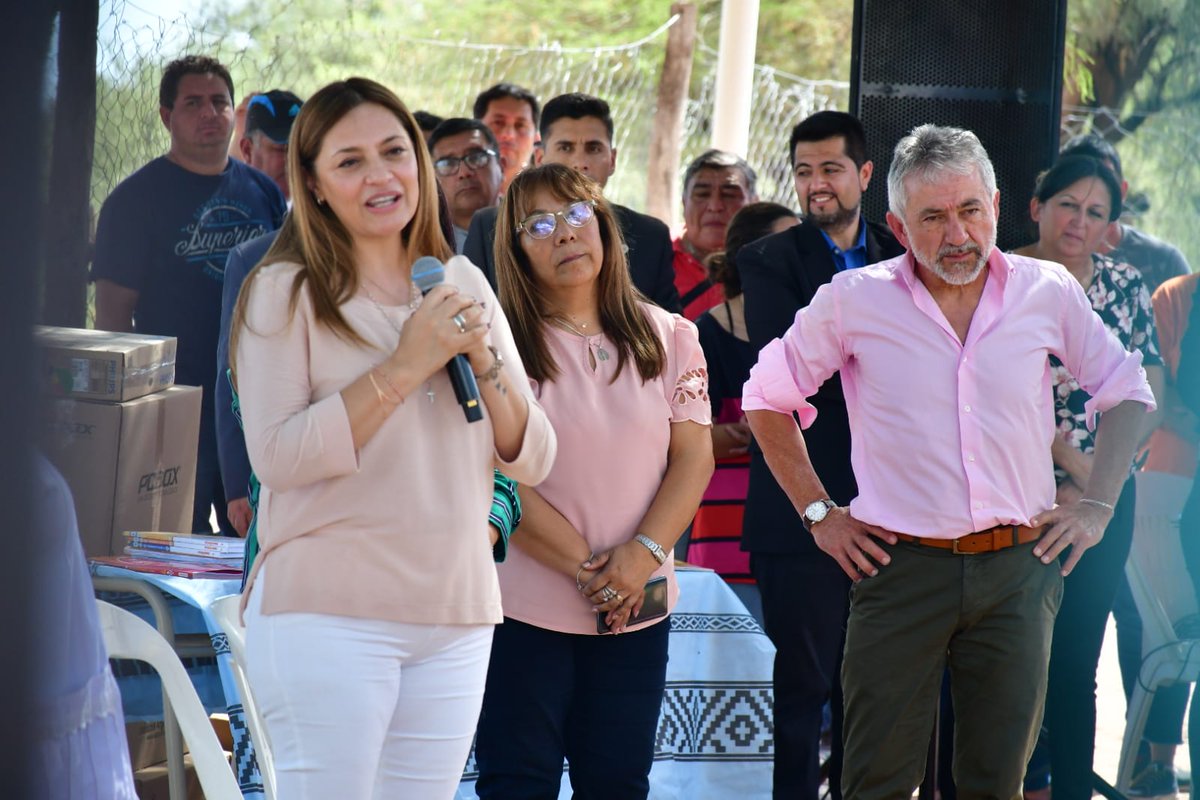 MiSolDiaz's tweet photo. Fuimos parte de la felicidad de niños, maestros y más de 45 familias de parajes de Ruta 5, en las que desde hoy podrán estar conectados al mundo con puntos de accesos libres y domiciliarias

La emoción de cada peque la atesoramos en el corazón
#ConectividadRural
RQ + AM 
#Motepo https://t.co/7194fiqukm
