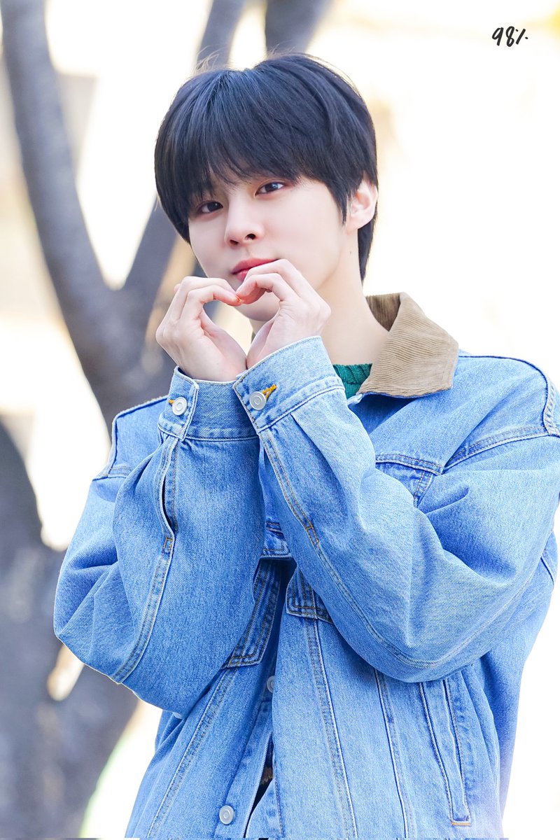 230408 HQ

❣️

#김우석 #우석 #KIMWOOSEOK #WOOSEOK #Blank_Page #Dawn #쇼음악중심 #미니팬미팅