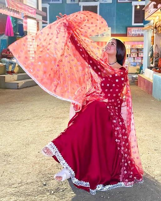 DheeshraFandom's tweet photo. She Inspired us Everyday 💕
Working With Broken leg.. So Proud to Stand Her...Get Well Soonest BabyDoll!!! 🧿❤‍🩹🥹🤲

#ShraddhaArya #PreetaKaranLuthra #KundaliBhagya #SAryans #TheDheeShraFandom @AryaSmilesa https://t.co/52cZZp8Nfr