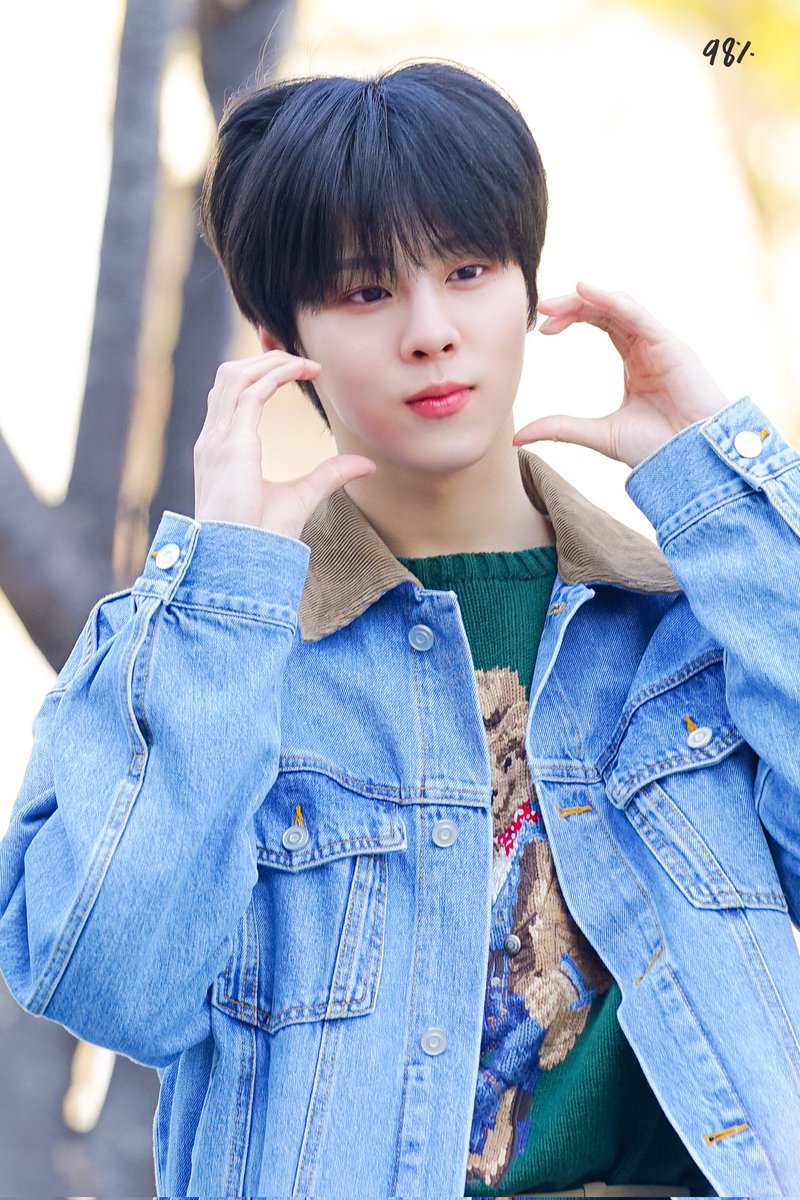 kimwooseok_1027's tweet photo. 230408 HQ

🫶🫶

#김우석 #우석 #KIMWOOSEOK #WOOSEOK #Blank_Page #Dawn #쇼음악중심 #미니팬미팅 https://t.co/FVr3fwndIr