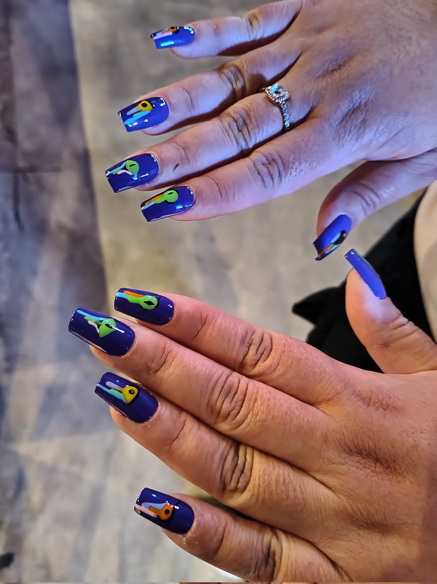 jeffvandermeer's tweet photo. Awesome Veniss Underground- inspired nails, Jess from @midtownreader! Thanks for a great night, Midtown Reader, you're amazing, and huge thanks to @Ali_Sperling, in conversation. @mcdbooks @PicadorUSA https://t.co/eqwN911GYi