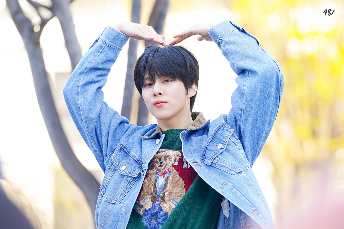 kimwooseok_1027's tweet photo. 230408 HQ

💙🙆‍♂️💙

#김우석 #우석 #KIMWOOSEOK #WOOSEOK #Blank_Page #Dawn #쇼음악중심 #미니팬미팅 https://t.co/bTfD4m61Le