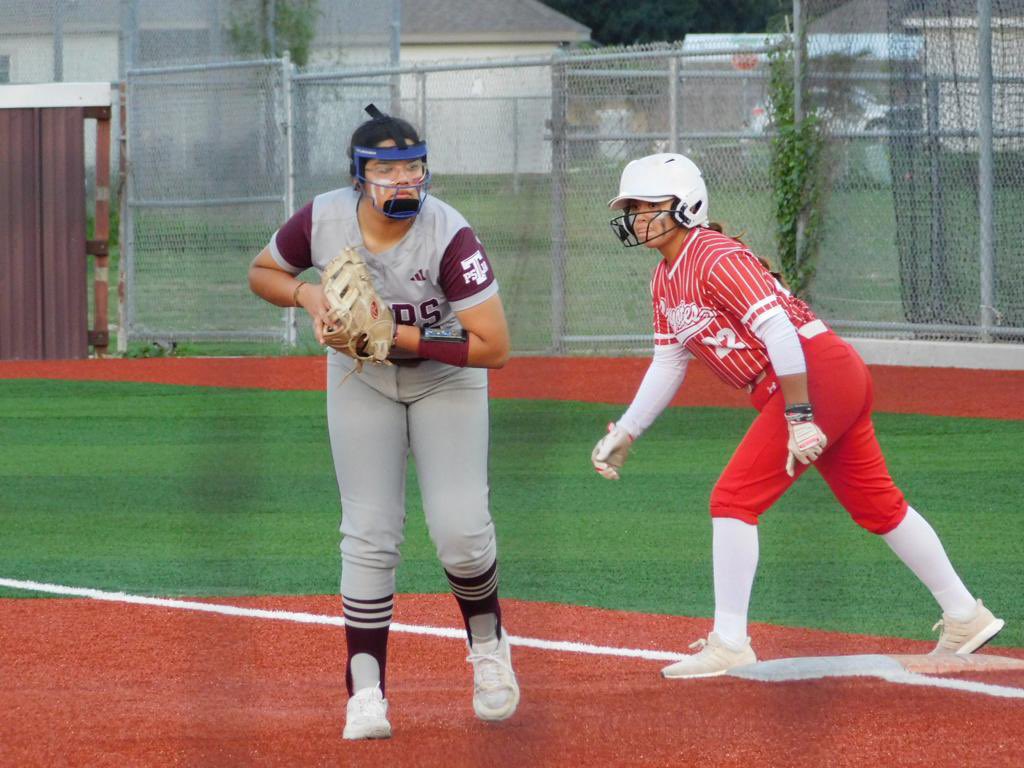 Bear fans you all came through!! We’d like to thank you all for joining us tonight and PACKING THE HOUSE! 

Your Lady Bears got a big TEAM win in a thriller 2-1 ballgame against a very tough Lady Coyote team! These girls fought hard all 7 innings!! Way to go Lady Bears!!