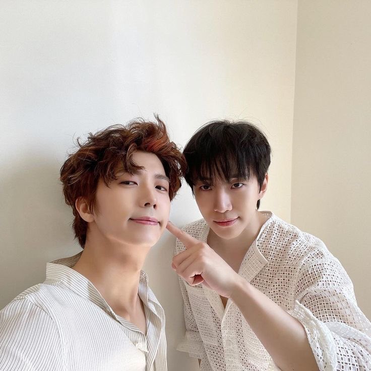 okkjjo's tweet photo. everyone wants to poke jang wooyoung’s face https://t.co/dy5hOkFcLX